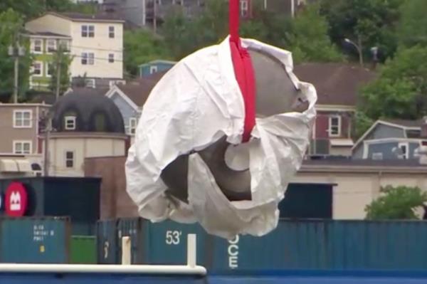 The Titan's porthole is clearly seen.
