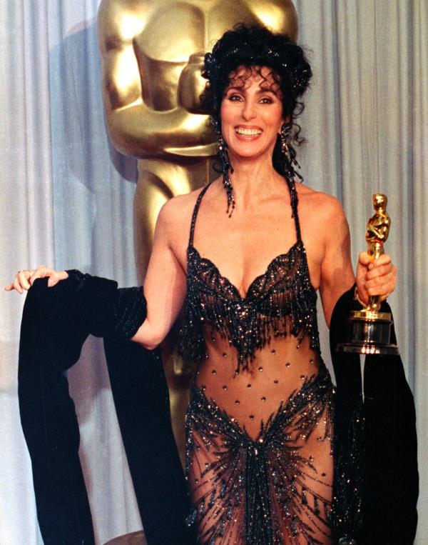 Cher at the 1988 Academy Awards.