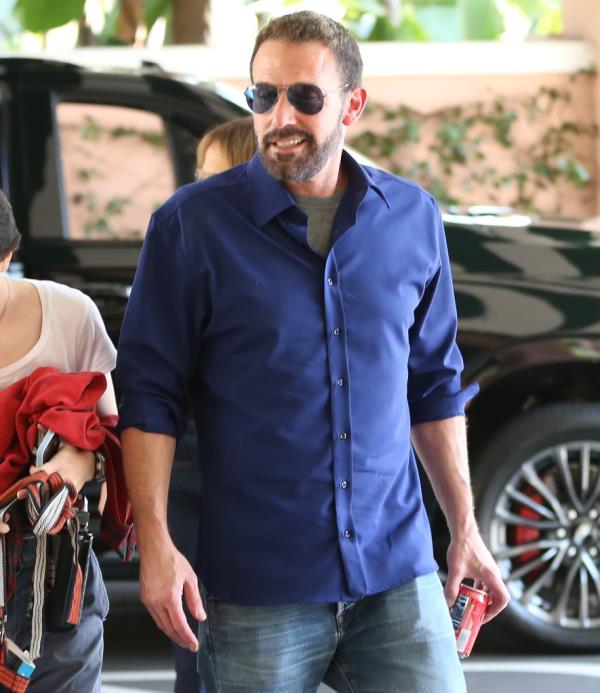 Ben Affleck and Jennifer Lopez were seen havin<em></em>g a tense co<em></em>nversation during their first reunio<em></em>n amid o<em></em>ngoing divorce proceedings, meeting at the Beverly Hills Hotel with their kids on Sat., Sept. 14. 