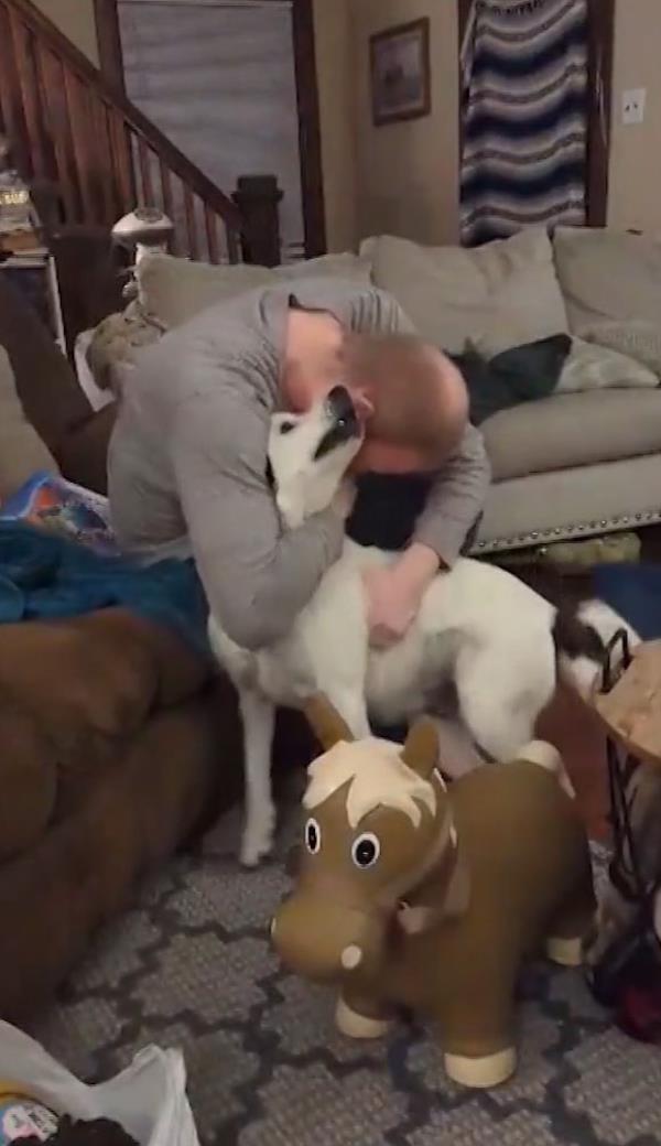 His owner Benjamin Baxter had a heartwarming reunio<em></em>n with his pup after four years apart.