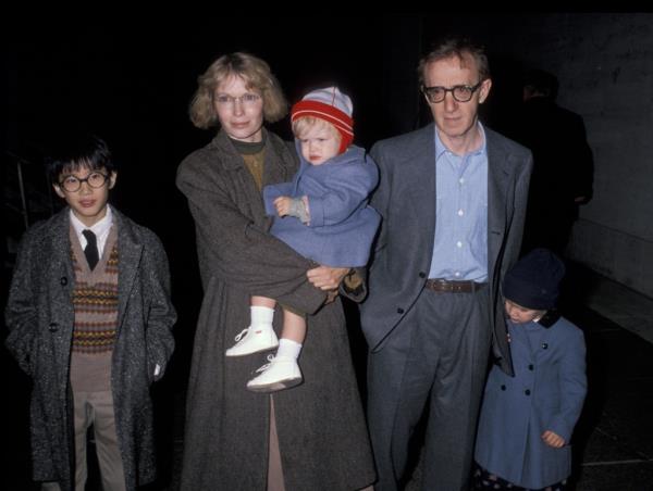 Mia Farrow, Woody Allen and their children in 1989.
