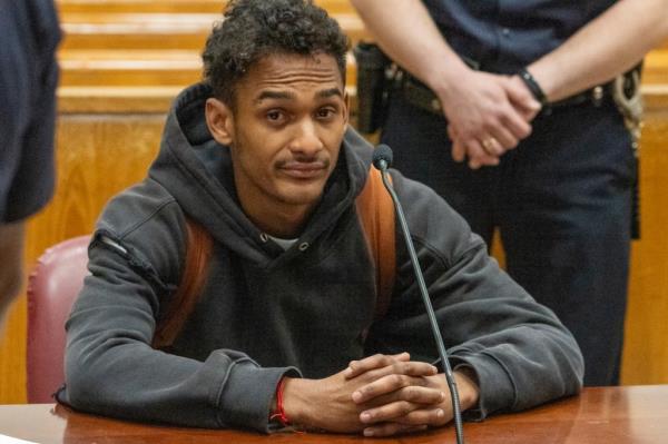 Lenny De La Rosa, synagogue vandal, appears in court