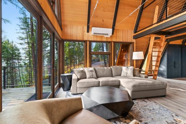 Space to relax in the treehouse