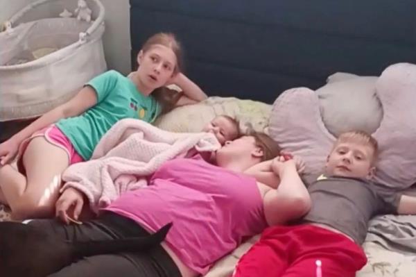 Lulu with her mother and siblings.