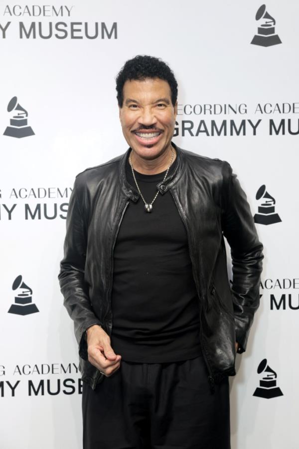 A photo of a smiling Lio<em></em>nel Richie from 2005.