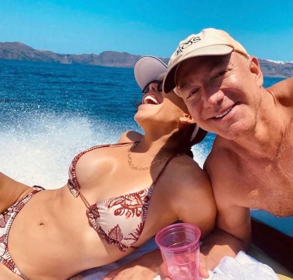 Bezos and Sanchez luvving it up this past summer.