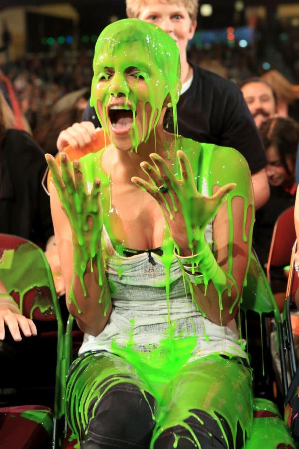 Berry said she was disappointed in Drake using the photo of her getting slimed at the 2012 Kids' Choice Awards as the artwork for his single 