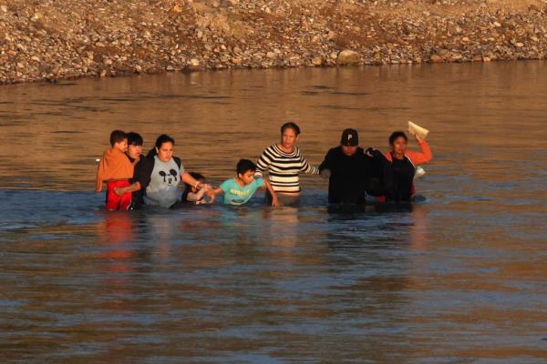 This small group led by a one armed smuggler are seen crossing the Rio Grande River in Eagle Pass, TX. A mother with 3 kids from Venezuela explained that the CB1 program in Mexico City hadnat been working correctly so took the decision to enter the US illegally. Further downstream a group numbering a<em></em>bout 150 were detained by waiting border patrol.