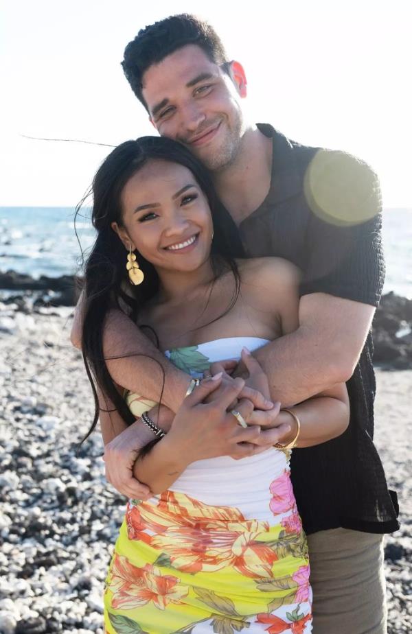 Tran accused Straer of going “clubbing” and following former “Bachelor” co<em></em>ntestant Maria Georgas on Instagram after the breakup.