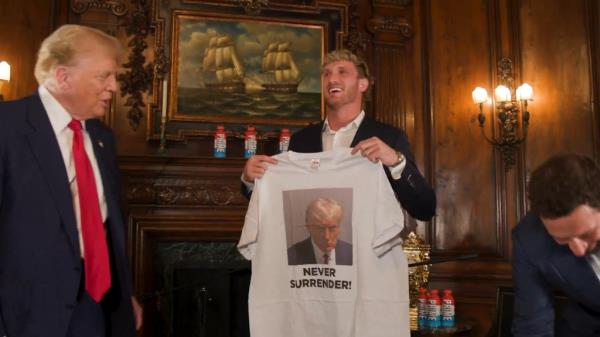 Do<em></em>nald Trump meets Logan Paul, gifts him mugshot t-shirt