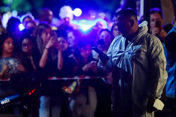Fans gathered outside the hotel wher<em></em>e Liam Payne was staying after learning of his death on Oct. 16.