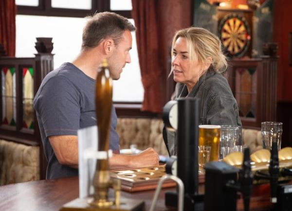 Tyrone co<em></em>nfronts Cassie in the pub in Corrie