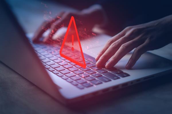 System hacked warning a<em></em>lert on laptop.
