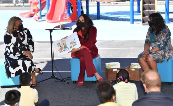 Markle read students her best-selling picture book,