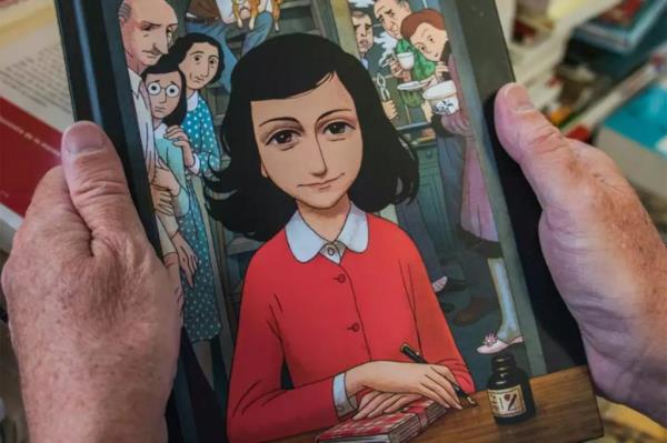 德克萨斯州一名教师在安排改编安妮·弗兰克的日记后被解雇