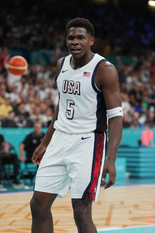 Anthony Edwards #5 of Team USA celebrates during the game against South Sudan on July 31, 2024 at the Stade Pierre Mauroy.