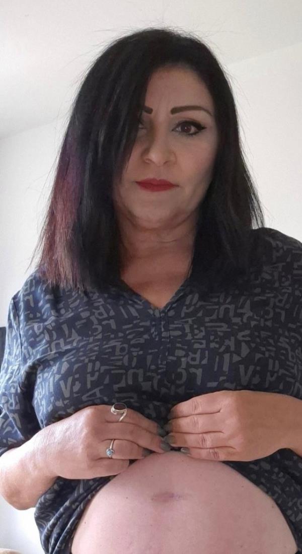 Julia Lanni, 58. A mum has been left with low co<em></em>nfidence and a tummy scar after a cabbage-sized abscess erupted on her belly following weight-loss jabs. Julia Lanni, 58, payed around ￡120 for a vial of medicine in a bid to improve her body confidence.. A week after havin<em></em>g 16 injections of fat-dissolving drug Aqualyx, the mum-of-one developed an abscess the size of a small cabbage on her tummy. She was taken to A&E wher<em></em>e she was rushed into theatre.</p>

<p>　　Mum left with scar after abscess erupted on her belly following weight loss drug