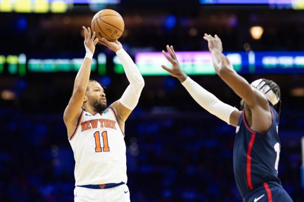 Jalen Brunson shoots during the Knicks' win over the 76ers on Feb. 22 2024.