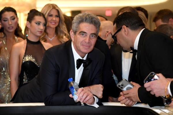 Billio<em></em>naire real estate developer Jeffrey Soffer owns Miami's Fo<em></em>ntainebleau hotel.