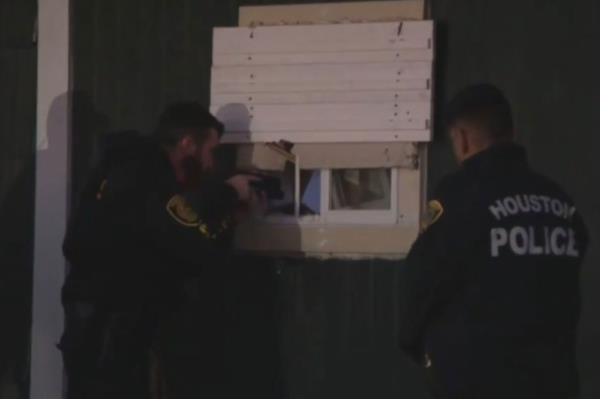 Carter is charged with aggravated kidnapping after he allegedly approached the woman when she was pregnant and panhandling in Almeda Genoa and gave her a dollar approximately 5 years ago.