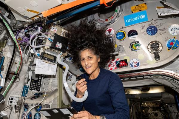 AUGUST 8, 2024.</p>

<p>　　Astro<em></em>naut Suni Williams uses a HAM radio and talks to students. 