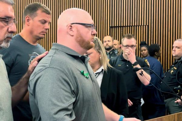 Jared Wood, father of 3 year old Julian Wood, speaks during the hearing of Bio<em></em>nca Ellis, 32, 