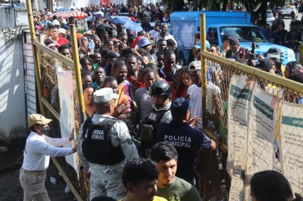 Migrants line up outside a checkpoint waiting to regularize their docu<em></em>mentation in Tapachula, Chiapas, Mexico on Sept. 12, 2023.