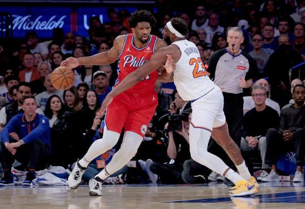 Joel Embiid makes a move on Mitchell Robinson during the Knicks' win.