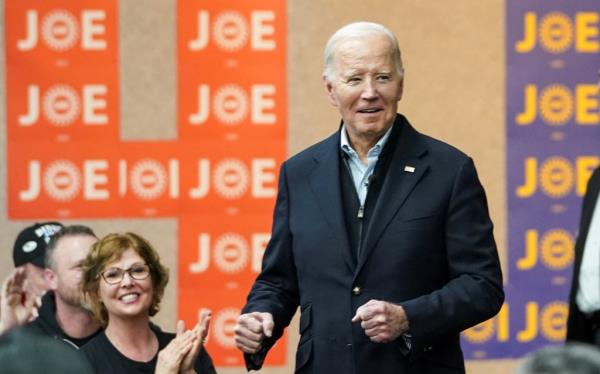 Joe Biden meeting with autoworkers in the Detroit metro area after UAW unio<em></em>n endorsement, captured by Kevin Lamarque.