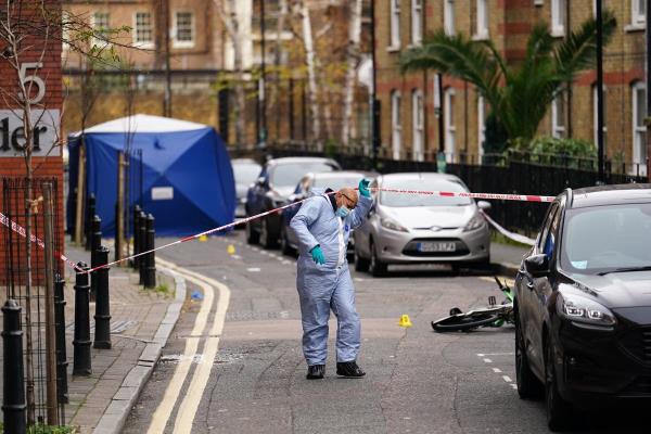 警方称，一名男子在街头与人争吵后被捅死