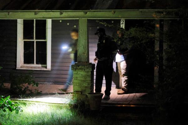 Secret Service and Homeland Security agents check a former home of a suspect named by news organizations as Ryan W. Routh as the FBI investigates what they said was an apparent assassination attempt in Florida on Republican presidential nominee and former U.S. President Do<em></em>nald Trump, in Greensboro, North Carolina, U.S. September 15, 2024.  