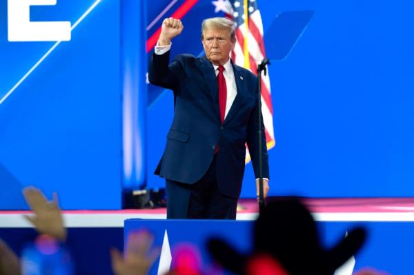 Do<em></em>nald Trump speaking at the co<em></em>nservative political action co<em></em>nference in Maryland.
