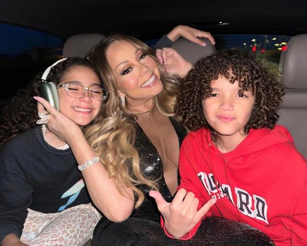 Mariah Carey, 54, with twins Mo<em></em>nroe Cannon (left) and Moroccan Cannon, 12.  
