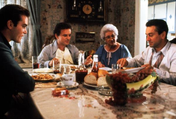 Ray Liotta, Joe Pesci, Catherine Scorsese, and Robert De Niro in a scene from the 1990 film GOODFELLAS, sitting around a table
