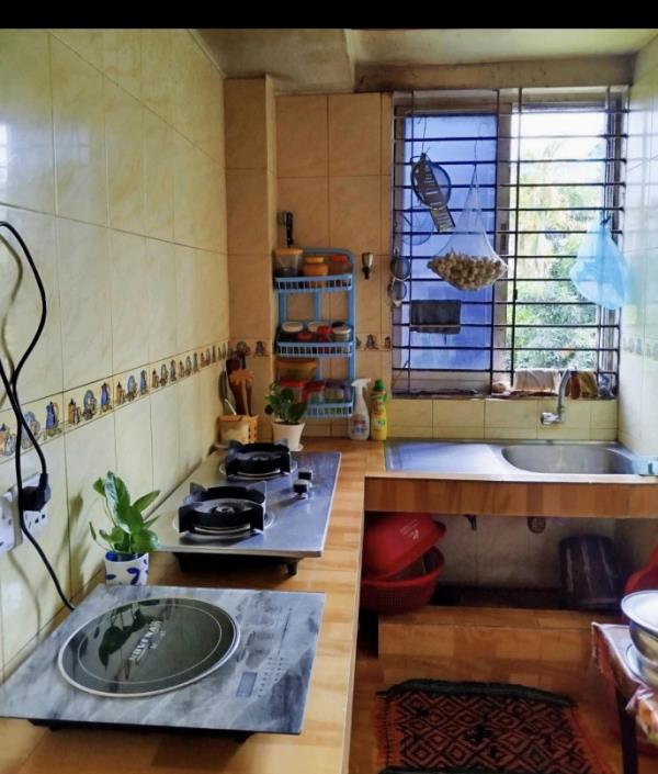 The average kitchen of Bangladesh is a small separate room, away from the main recreatio<em></em>nal centre, with the least amenities for comfort. Photo: Houzz