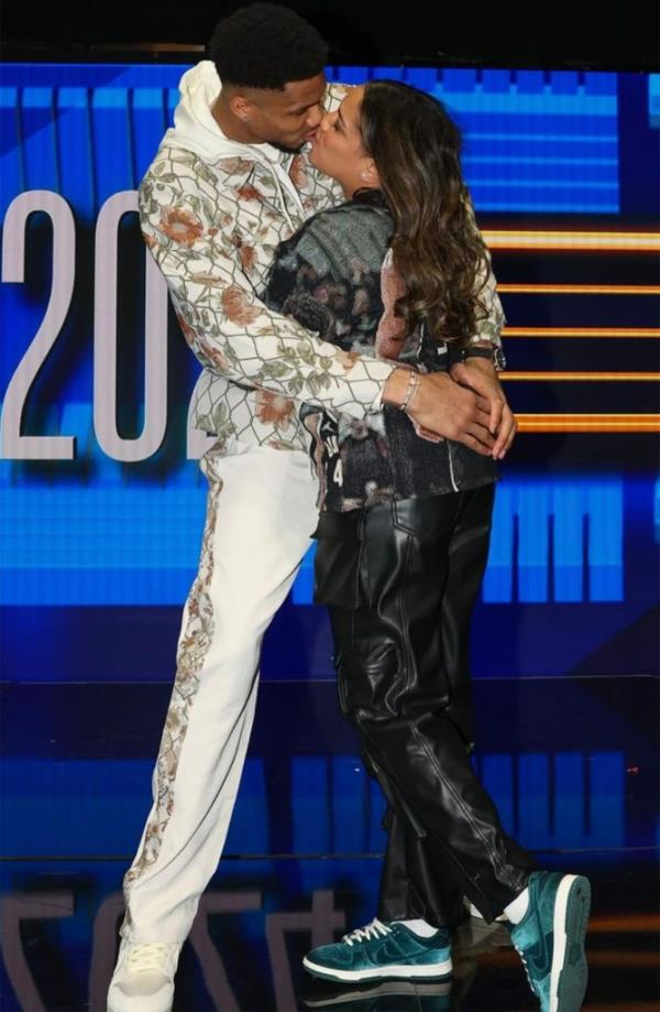 Mariah and Giannis Antetokounmpo</p>

<p>　　