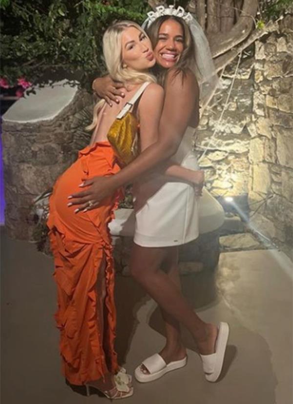 Mariah Riddlesprigger modeled a white dress and a veil in an August 2024 pic from Mykonos, Greece.