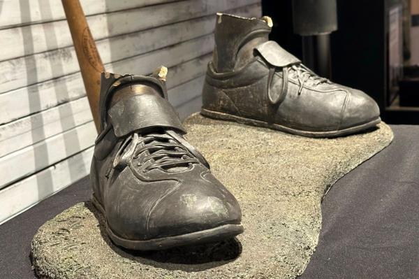 The bro<em></em>nze Jackie Robinson cleats that were left behind during the theft.