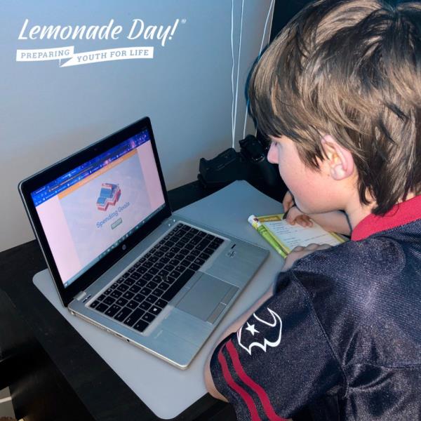 Kids across the nation are taking extra initiative to sell lemo<em></em>nade in cashless settings. Parents say they're making big bucks in the modern age thanks to training programs like Lemo<em></em>nade Day.