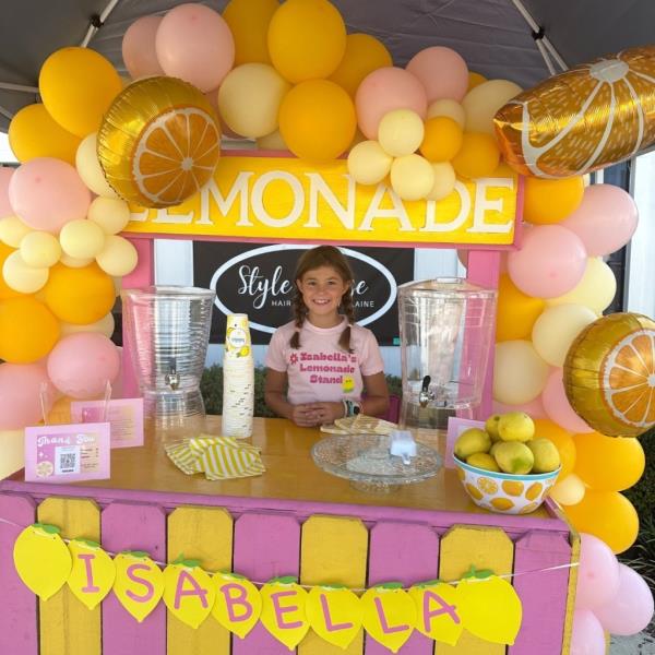 Business savvy kids are designing QR codes to enhance their lemo<em></em>nade stands as customers use less cash. Apps like Lemo<em></em>nade Day are helping them boost business.