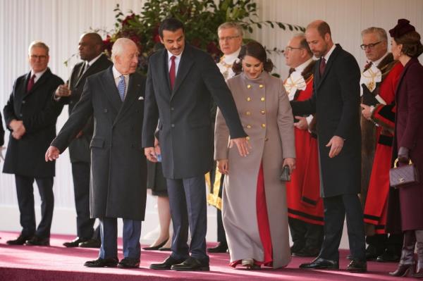 King Charles welcomes the Emir of Qatar and his wife to the UK