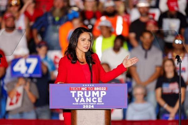 Former U.S. Rep. Tulsi Gabbard speaks at a campaign rally of Republican presidential nominee and former U.S. President Do<em></em>nald Trump.