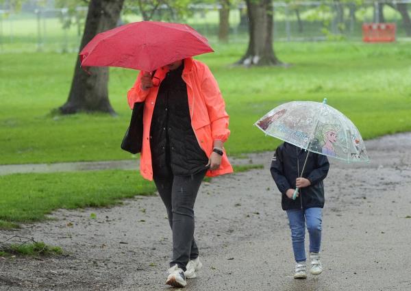 天气：英格兰西南部发布雷暴警报，伦敦将遭受暴雨袭击