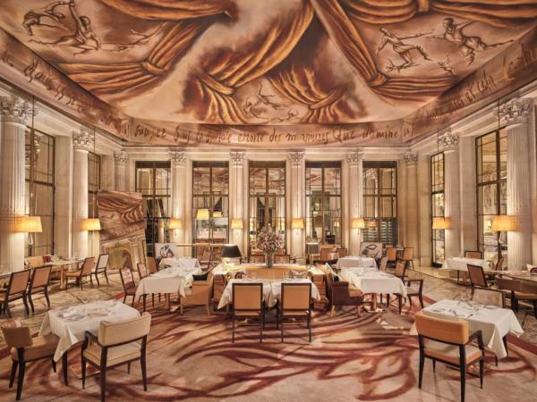 Interior of Le Dalí restaurant at Le Meurice, Paris, filled with tables and chairs and famed for its association with Salvador Dalí