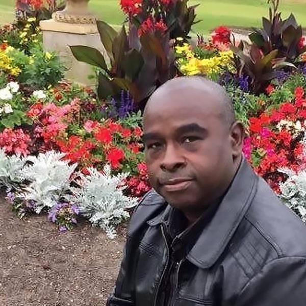 Jamiroquai向在A41恐怖车祸中丧生的贝斯手Derrick McIntyre致敬