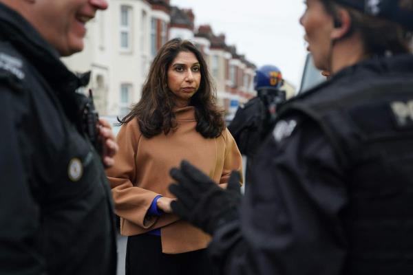 保守党右翼旗手苏拉·布雷弗曼(Suella Braverman)再次面临着令人怀疑的未来