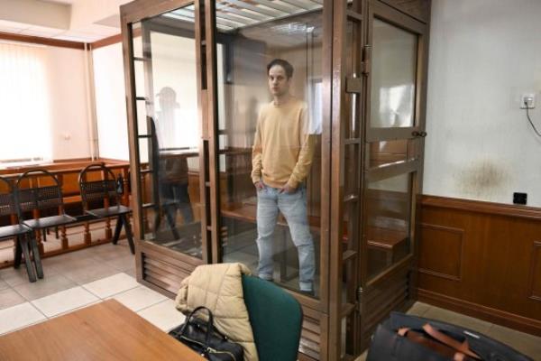 US journalist Evan Gershkovich, arrested on espio<em></em>nage charges, stands inside a defendants' cage before a hearing to co<em></em>nsider an appeal on his extended pre-trial detention at the Moscow City Court in Moscow on September 19, 2023. Gershkovich was detained in March during a reporting trip to the Urals and accused of spying -- charges that he, the US government and his employer, the Wall Street Journal, vehemently deny. In August his pre-trial detention was extended by three months. (Photo by NATALIA KOLESNIKOVA / AFP) (Photo by NATALIA KOLESNIKOVA/AFP via Getty Images)
