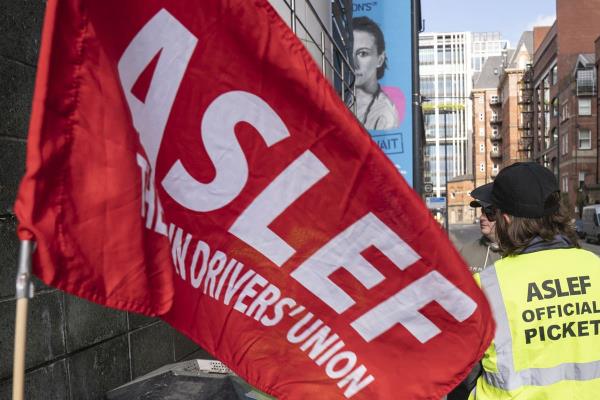 Aslef工会成员投票决定继续就工资问题采取罢工行动