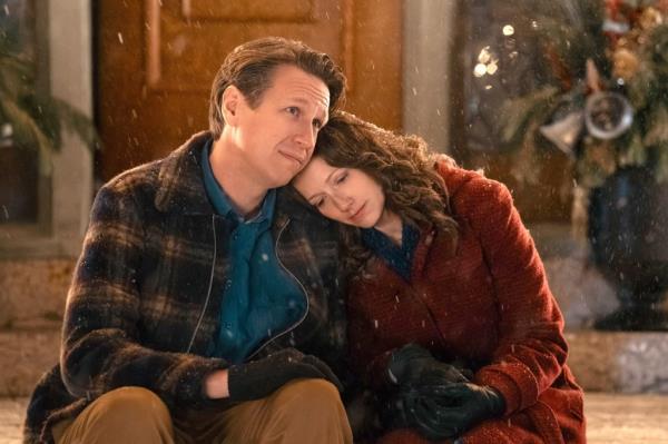 A photo of Pete Holmes and Judy Greer in 