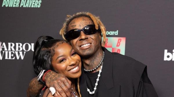Reginae Carter透露了她从父亲Lil Wayne那里学到的东西